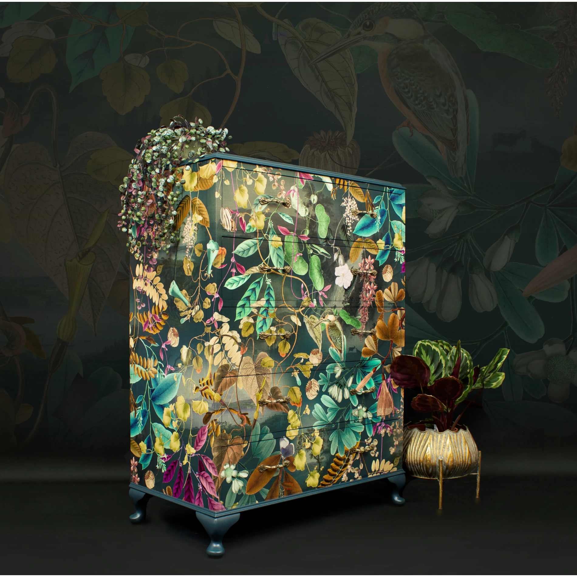 Chest of drawers with floral motif