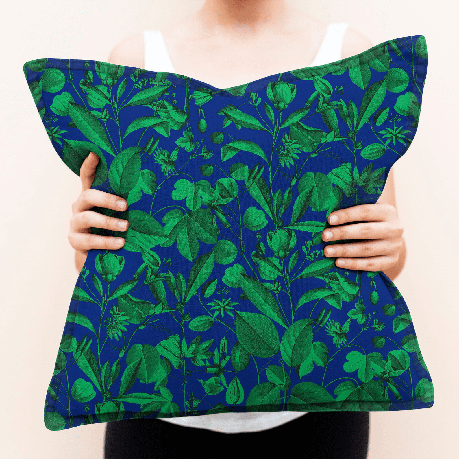 Decorative cushion with print Etched Leaves
